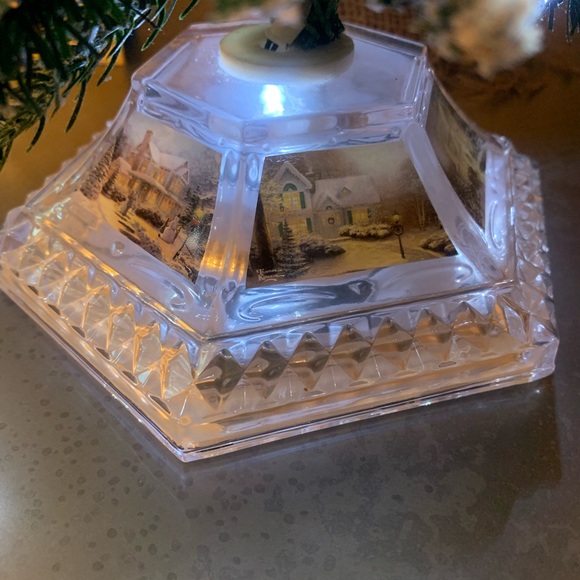 THE BRADFORD EXCHANGE, Thomas Kinkade, pre lit flocked, table top Christmas tree - Picture 9 of 10